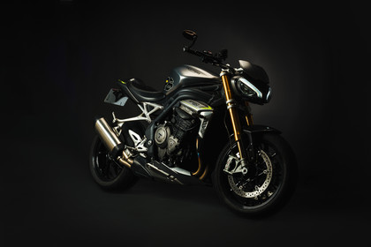 Moto Triumph en studio